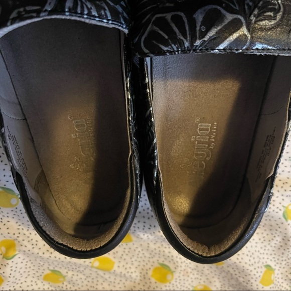 Alegria blue and silver flat - Picture 2 of 5